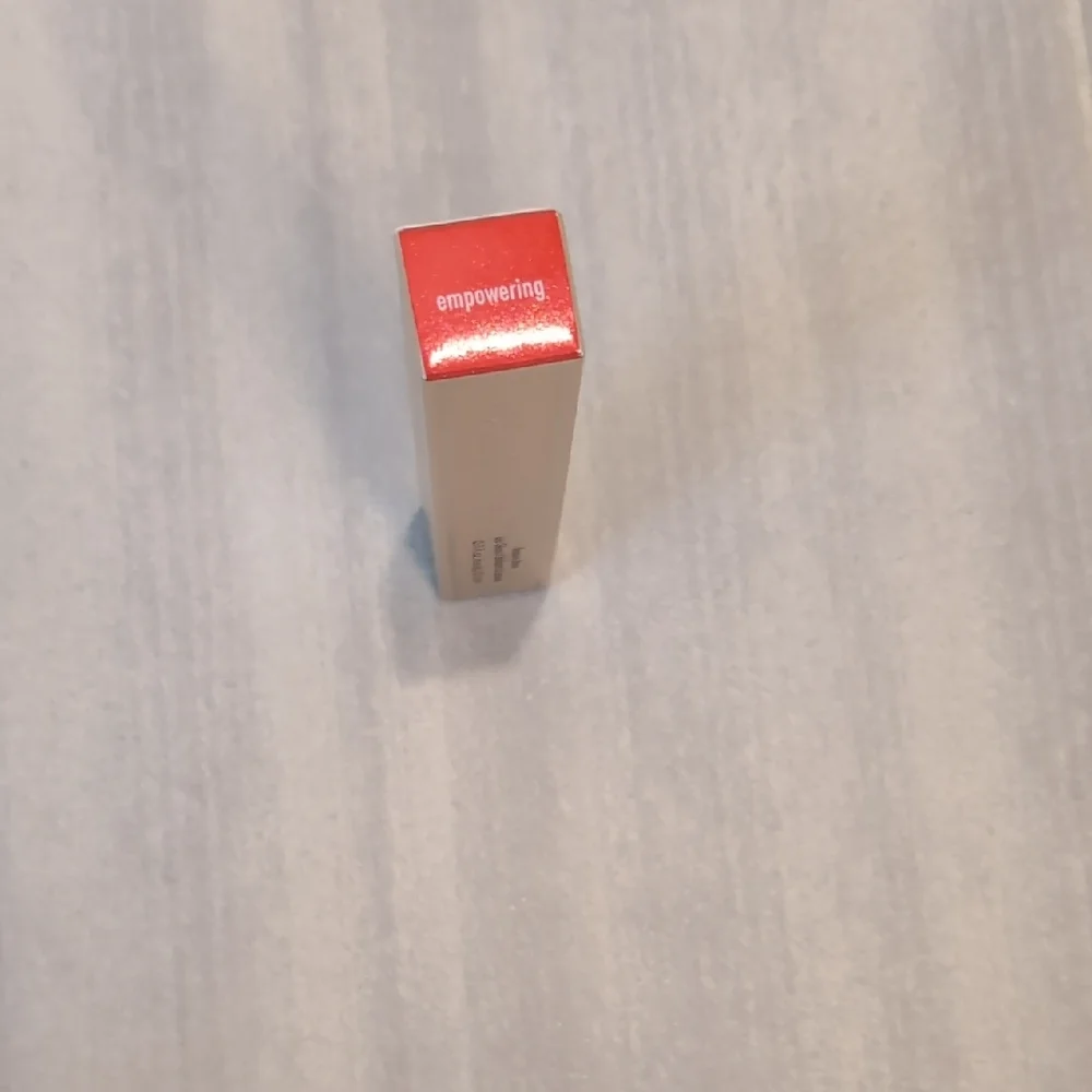 Stila Empowering Lip Gloss in Vibrant Red NIB